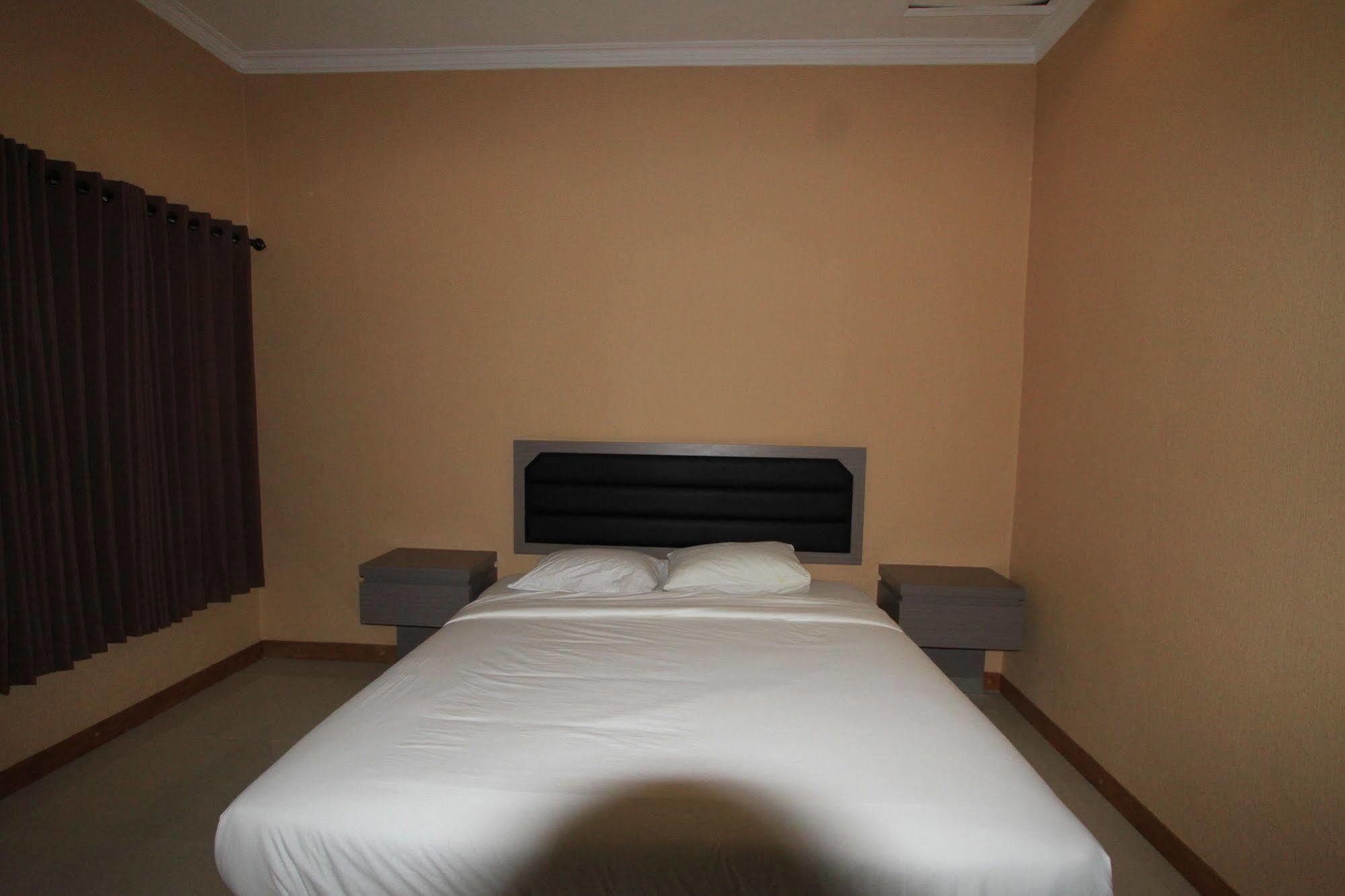 Hotel Bumi Aditya Сенггиги Экстерьер фото