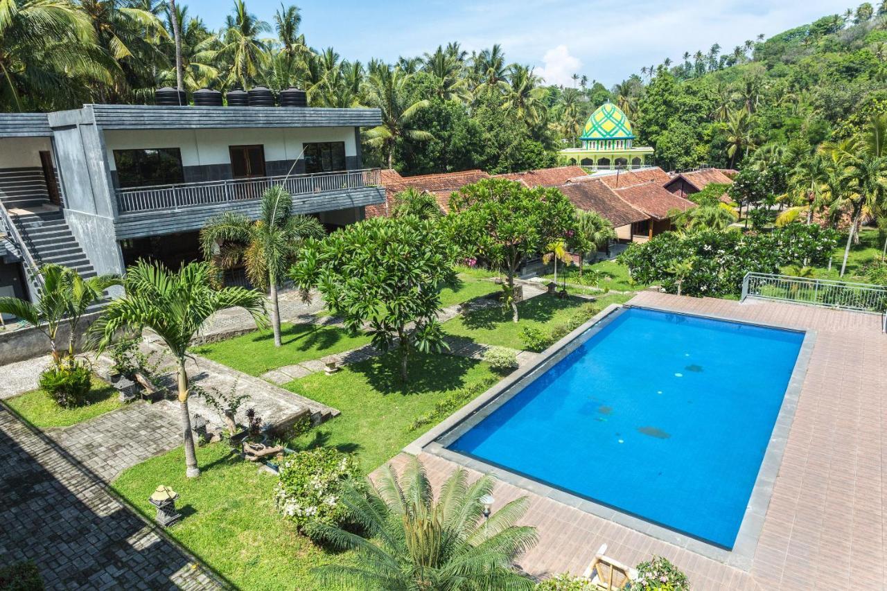 Hotel Bumi Aditya Сенггиги Экстерьер фото