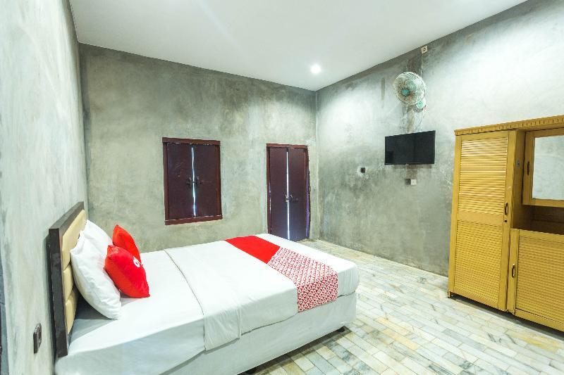 Hotel Bumi Aditya Сенггиги Экстерьер фото