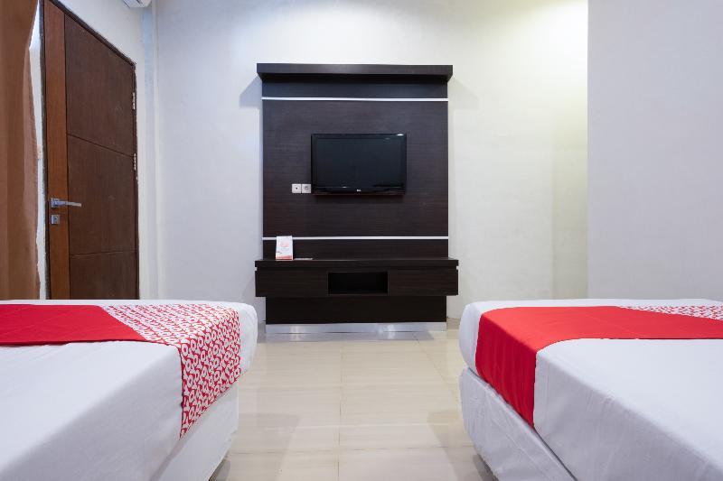Hotel Bumi Aditya Сенггиги Экстерьер фото