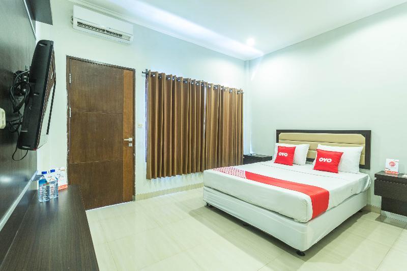 Hotel Bumi Aditya Сенггиги Экстерьер фото