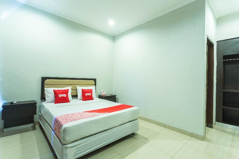 Hotel Bumi Aditya Сенггиги Экстерьер фото