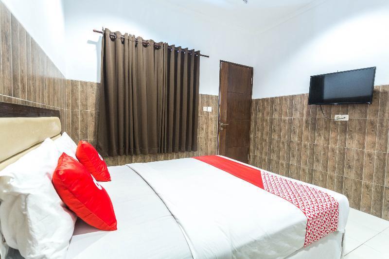Hotel Bumi Aditya Сенггиги Экстерьер фото