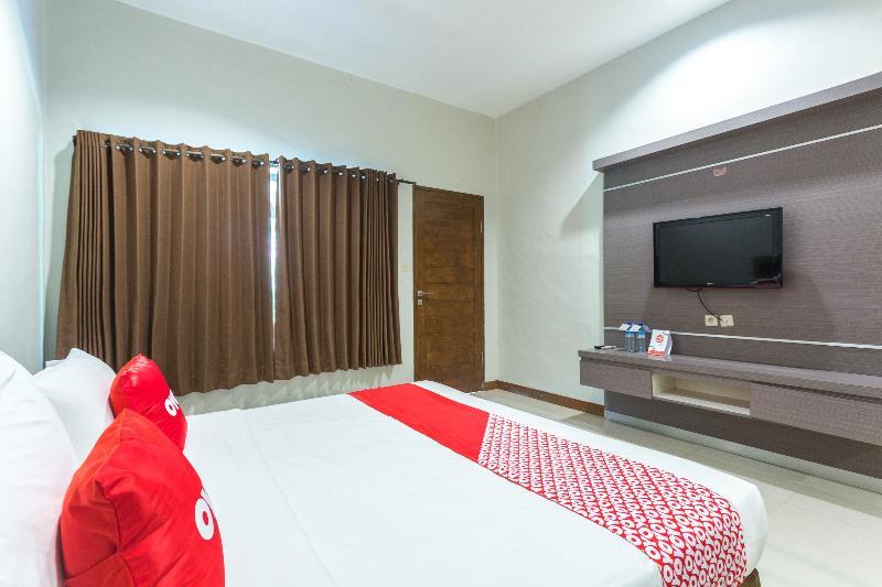 Hotel Bumi Aditya Сенггиги Экстерьер фото