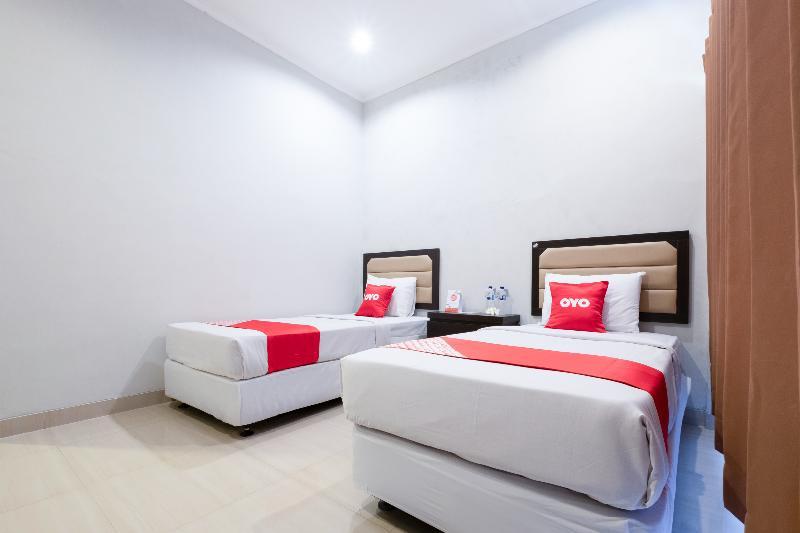 Hotel Bumi Aditya Сенггиги Экстерьер фото