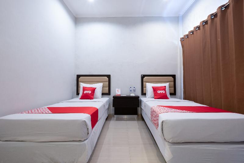 Hotel Bumi Aditya Сенггиги Экстерьер фото