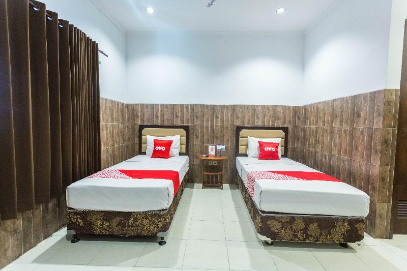 Hotel Bumi Aditya Сенггиги Экстерьер фото